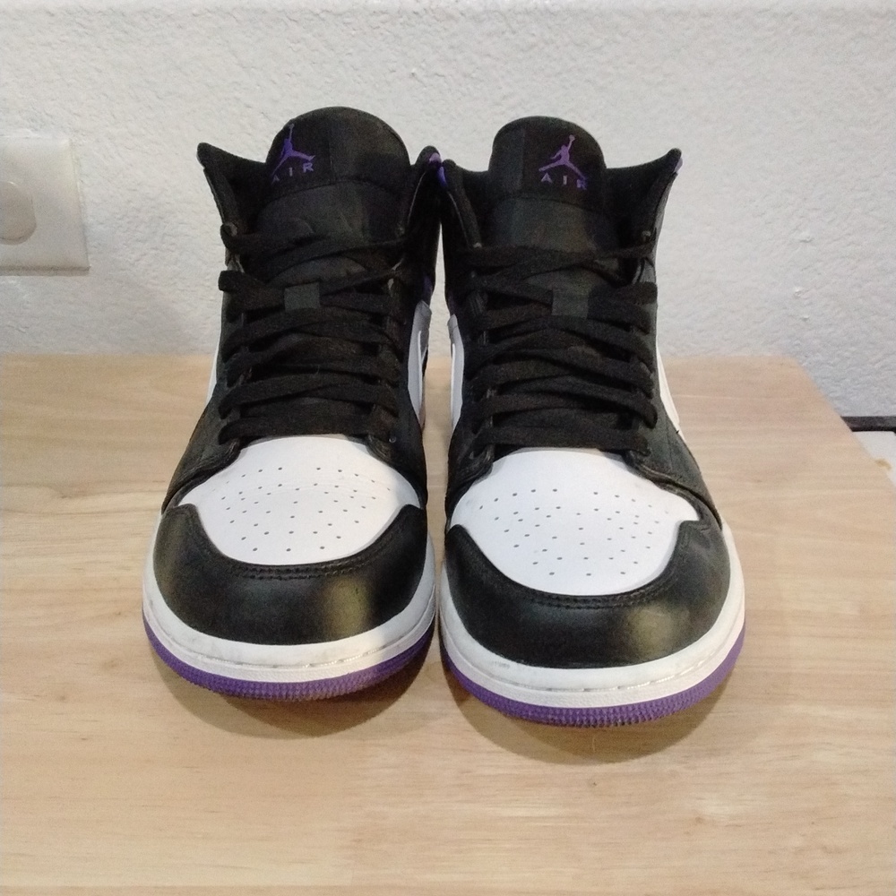 Jordan  1 Mid Black and white